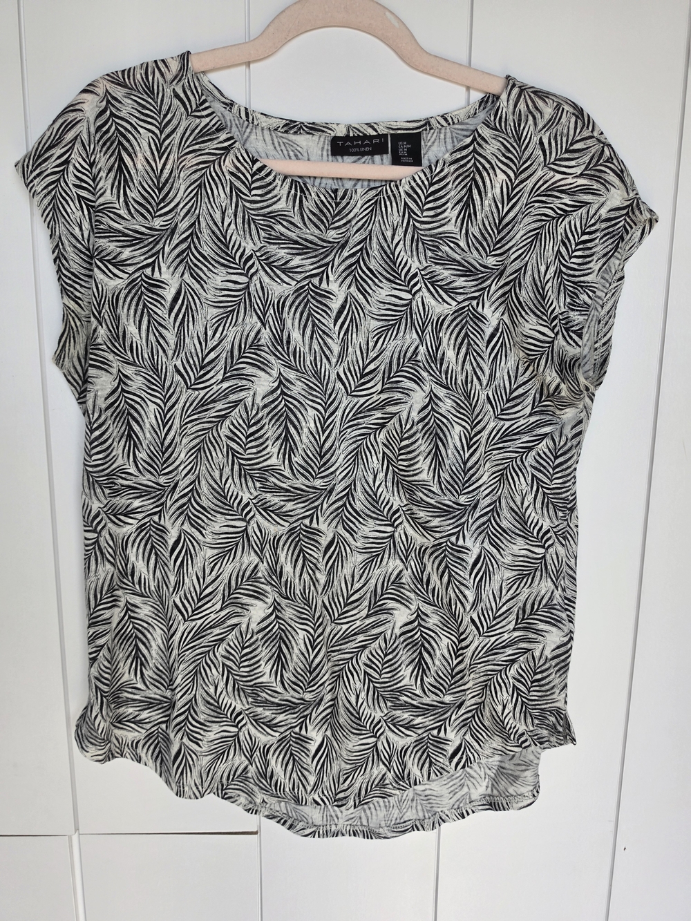 Tahari Black and White Leaf Tropical Print Cap Sleeve Linen Tee